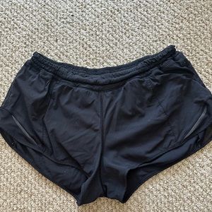 LR 2.5 Lululemon Black Hotty Hot shorts